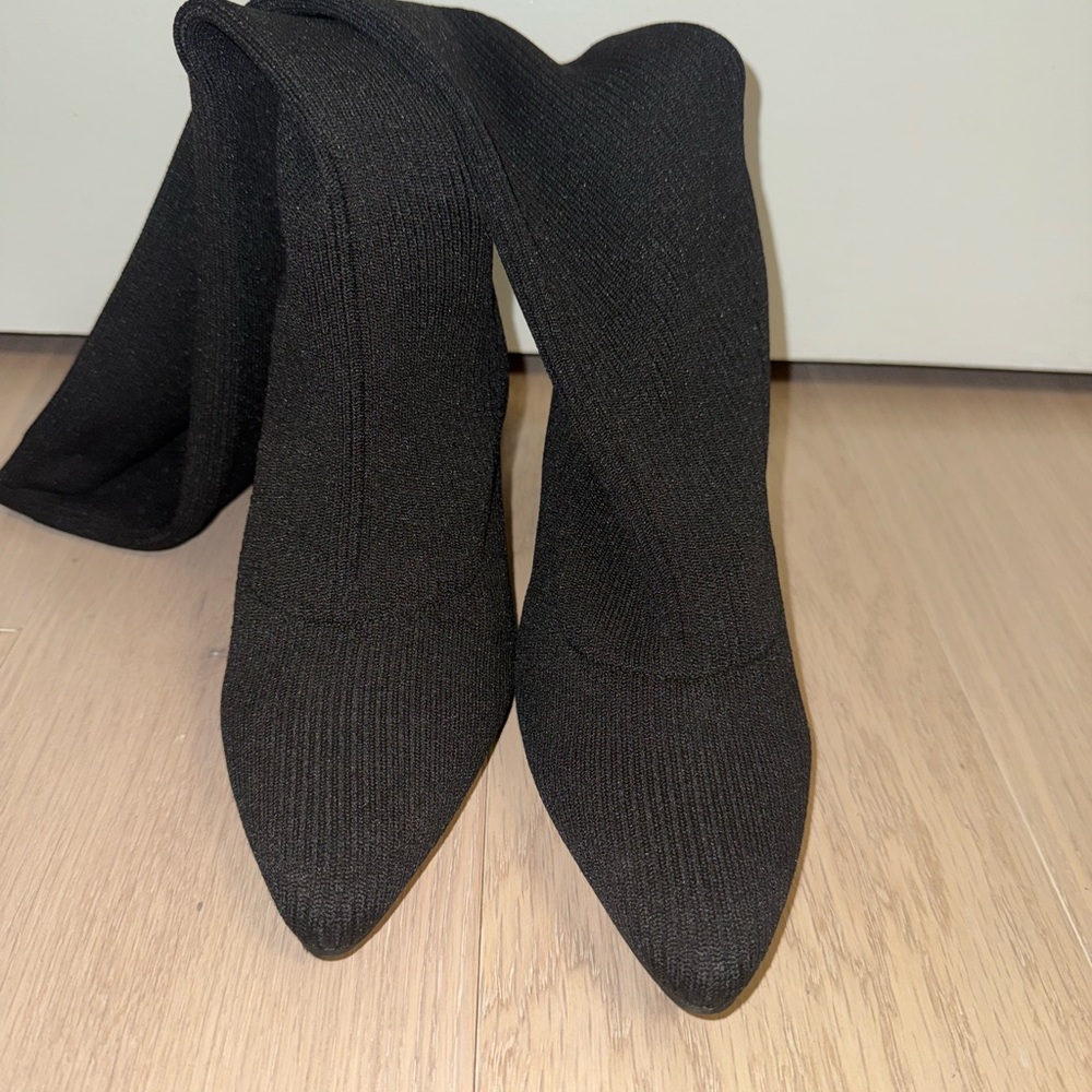 FOREVER21 Elegant Black Women's sock boots. Knee length. Size 7